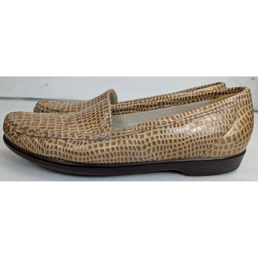 SAS Womens 9.5 S Slim Tan Croc Embossed Loafers Tripad Comfort USA Slip On